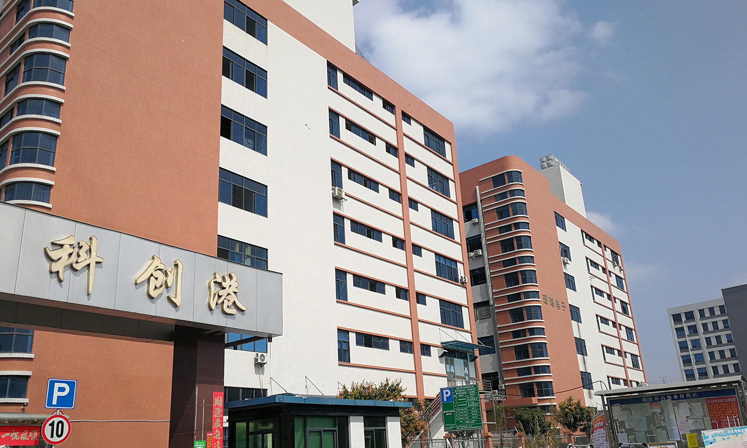 LED球場燈,加油站燈,隧道燈,UFO工礦燈,路燈,雷華科亮照明,專業(yè)工程照明方案廠家